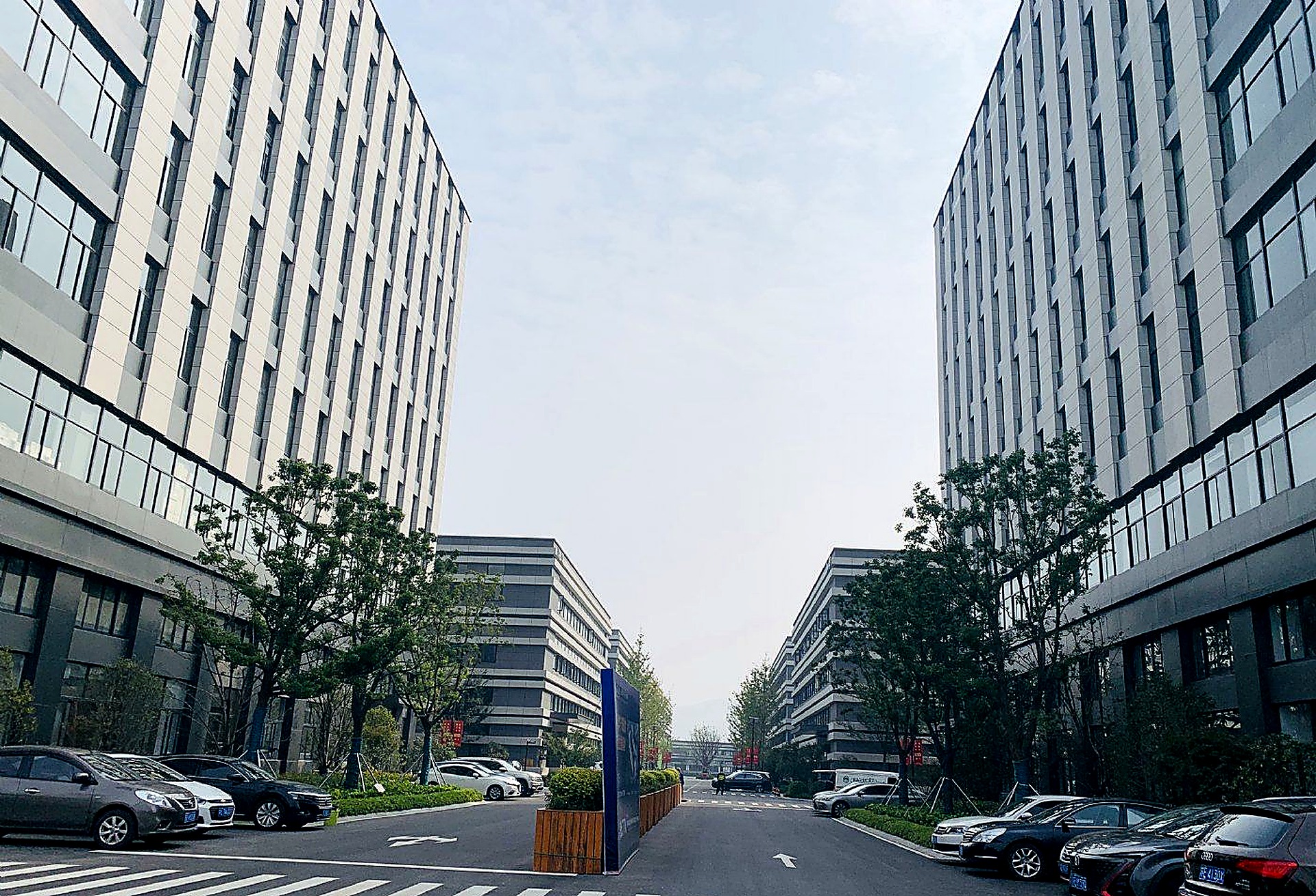 现代产业园区楼宇外观